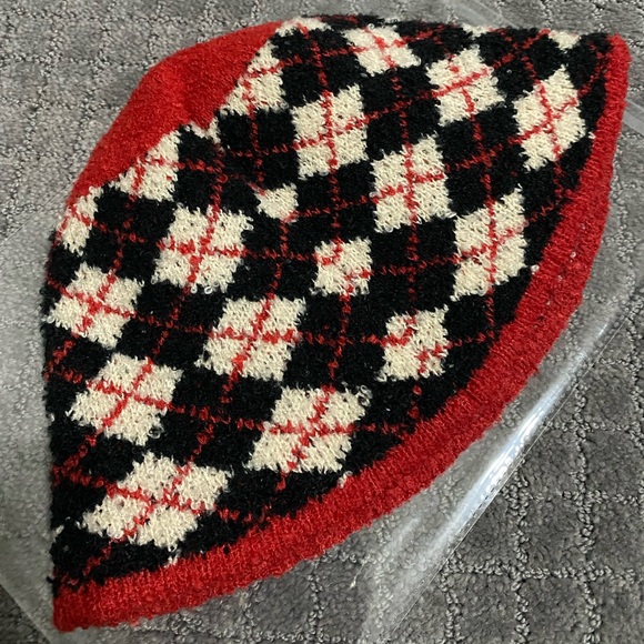 Urban Outfitters Gabbi Knit Printed Bucket Hat NWT - Picture 4 of 7